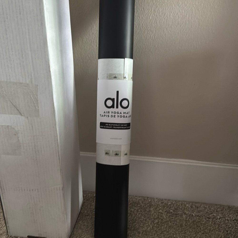 Alo Air Yoga Mat in Black - completely sold out!